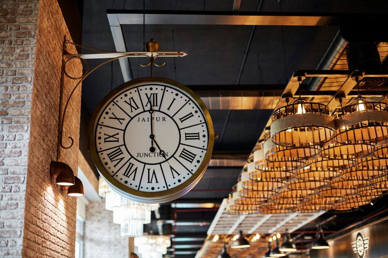 Hyatt Place Jaipur Malviya Nagar Exteriér fotografie The clock at the entrance of the station